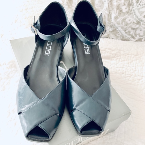 Moda Spana Shoes - MODA Peep toe wedge sandal -Navy size 9.5